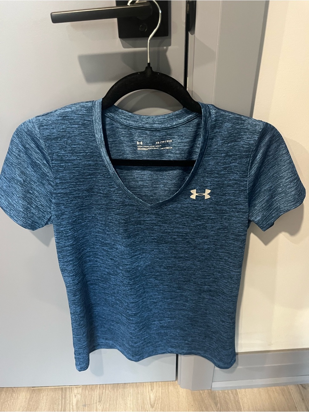 Under Armour Women’s Heathered Navy Blue V-Neck Performance Tee